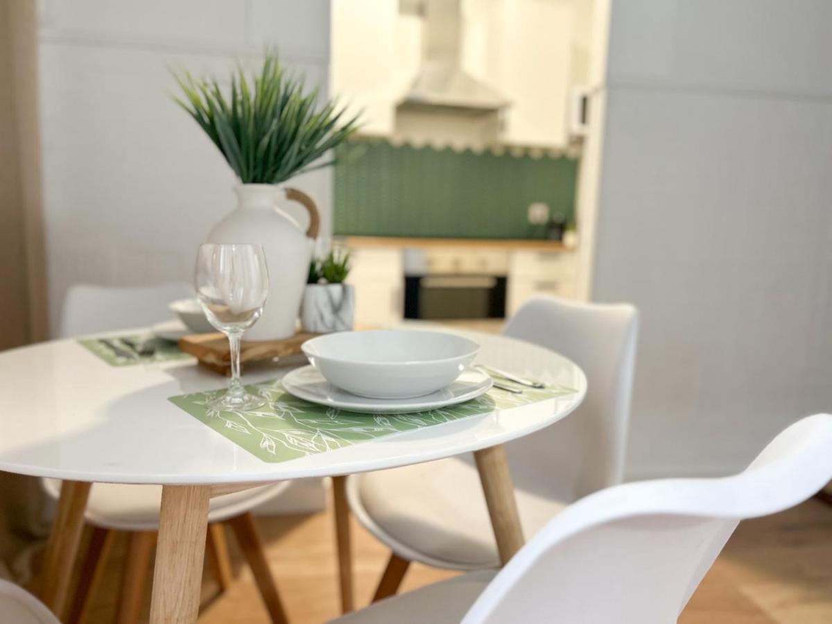 Apartamento Plaza Castilleja de la Cuesta Luaran gambar